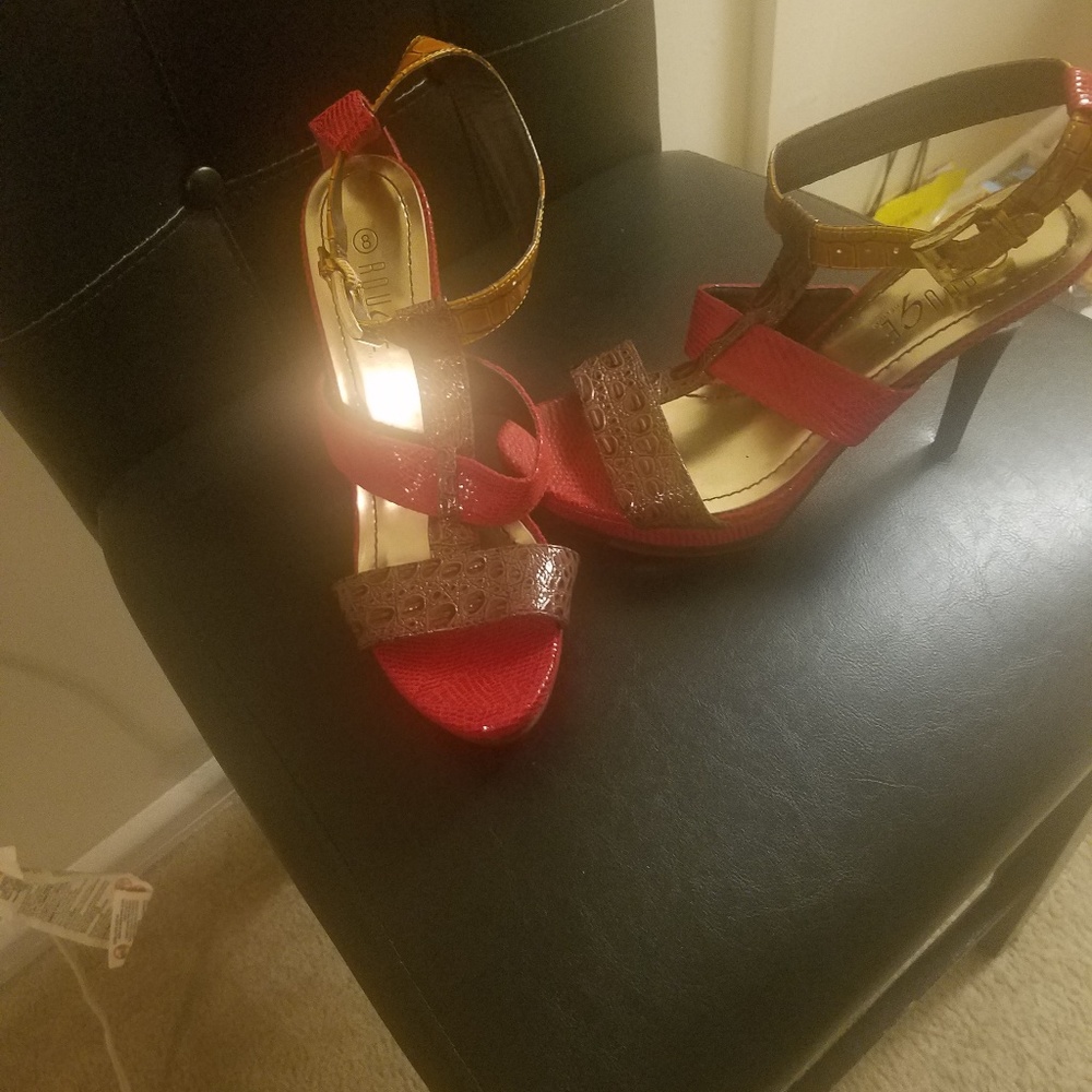 High Heels - Picture 2 of 2